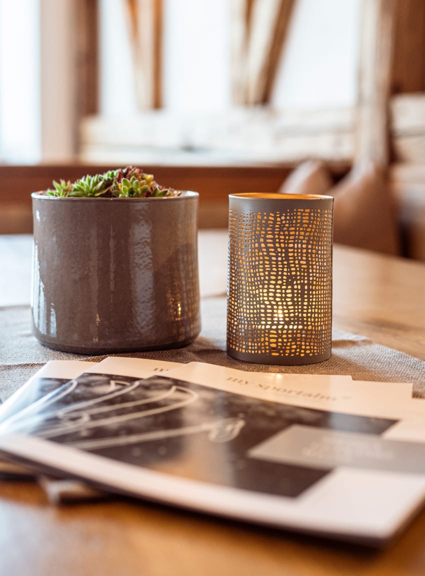 Tisch mit Speise- und Getränkekarte der My Sportalm im Skigebiet Radstadt-Altenmarkt